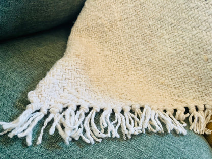 ふわふわで肌触りがいい〜羊毛100%ブランケット